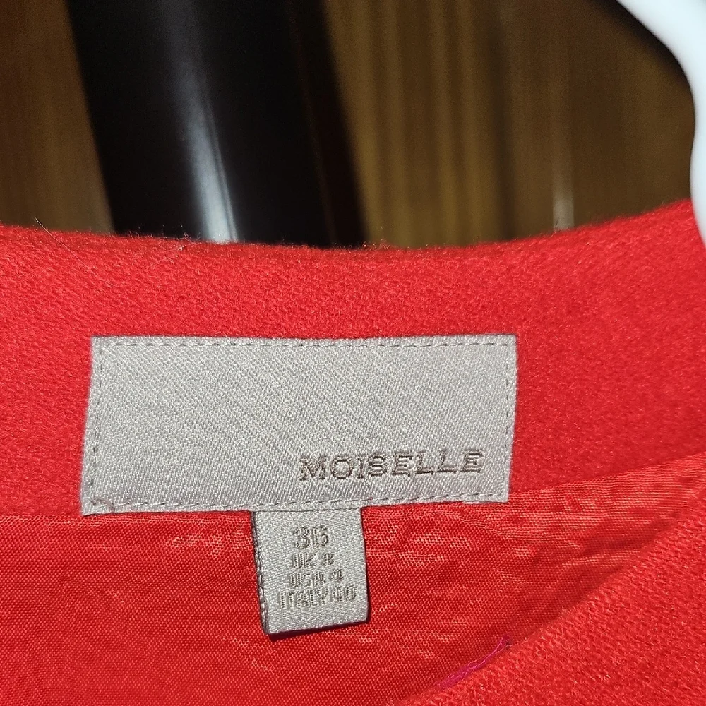 MOISELLE Elegant Red Sheath Mini Dress with Crew Neck - Picture 2 of 6